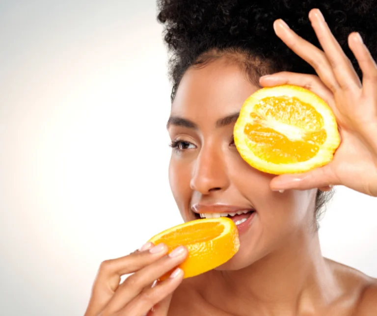 Julia Futterer - Frau mit Orangenscheiben 